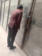 白天在市场里给弟弟吃鸡巴。0