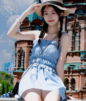 小美女拍照走光漏内内2