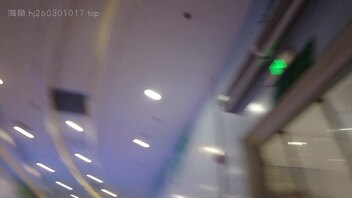 【露出专题】白天商场里透明黑纱大胆露出！多人回头！