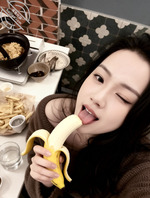 纪念在饭店的洗手间帮约会的小哥哥口交的一天2