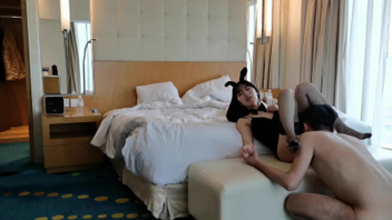 人美逼真遭罪！大神约啪魔都90后模特嫩妹，众多姿势强势露脸狂操