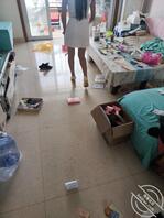 海角原创（6）给嫂子去搬家了，趁机又玩了她的脚，免费原创肉丝足交视频来喽0