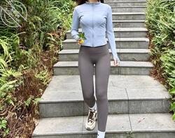 昨晚不敢在嫂子家过夜就回去了，嫂子早上约我去爬山1