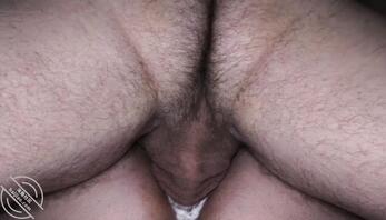 老婆被240斤有包皮垢邋遢大哥无套操,高潮依旧主动要求大哥全部射进骚逼0