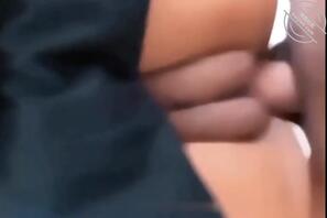 今天终于把王英草了，内射了，偷拍她尿尿很久了，已成年1