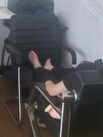 公司偷拍玉足和白袜0