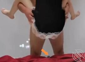 娇小美母性爱日记6：把铃铛肛塞妈妈抱起来打桩，细品妈妈骚脚2