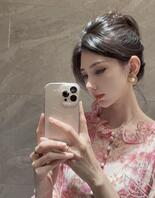 【薇薇】已婚人妻 售楼处置业顾问 如果我脱光衣服趴在桌上会不会有客户操我0