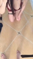 00年巨乳母狗牵着狗链在线调教，吃哥哥的大肉棒