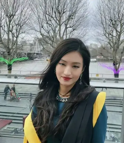 佛山 北京大成律师事务所 黄晓蕾，为了自己前途上位，就出卖身体去勾搭事务所合伙人，给领导当情人