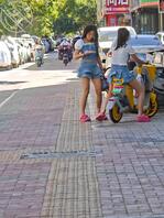 偷拍各种美腿骚货1