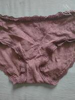 妈妈换下来的内裤，骚味十足，对着狠狠撸一发，妈妈的原味内裤1