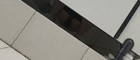 偷拍公司美女同事上厕所，曝光生活照