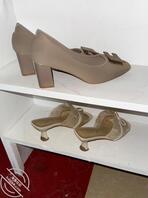 尾随少妇大姐一起上电梯，扫楼顺骚鞋打胶1