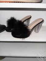 尾随少妇大姐一起上电梯，扫楼顺骚鞋打胶2