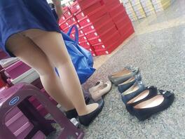 公司熟妇同事的肉丝腿