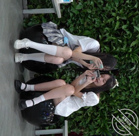 两个极品颜值学生妹逛商场被抄底0