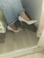 骚脚足交和女友的高跟0