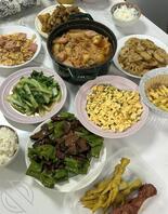 爱穿瑜伽裤的表妹(五)表妹发骚勾引我,舅舅前脚刚走,我直接把她按着内射了0