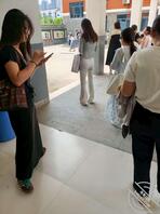 考了一场试，看到这么多年轻的肉体。忍不住拍了两张。有喜欢的吗？0