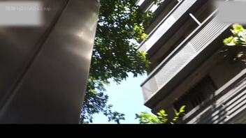 【制服丝袜高跟】美女是不是把内裤穿在丝袜上面了，这也不是开裆丝袜呀