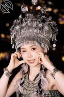 露脸反差之最近超火爆的苗族服饰游客美女1