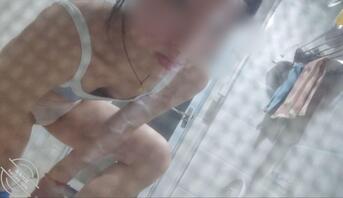 偷拍来租房的租客小姐姐32