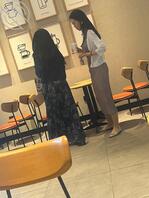 咖啡店里两个少妇，你们选哪个0