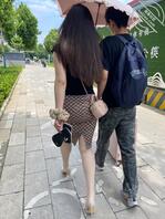 车站大白腿包臀少妇0