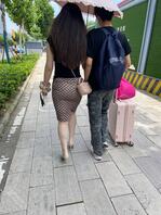 车站大白腿包臀少妇2