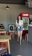 在饭店吃饭，认识的老板娘，日起非常舒服，还是很紧的0