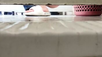 公司女厕偷拍分享