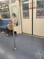 地铁人妻丝袜系列（如有冒犯立马删帖）