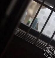 偷拍女领居洗澡，这奶子是真的好看啊0