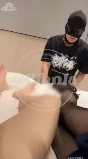 推特喜欢给老公戴绿帽的淫妻 饭饭吖 被单男伺候爽了 老公沦为只能舔脚的小狗 和你老公比呢