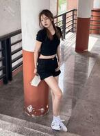 请各位哥哥看着妹妹的豆豆快速撸动自己的鸡巴吧，哥哥们别忘了把精液留在评论2