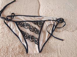 平时看着挺正经的同事，居然穿丁字裤1