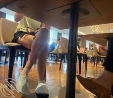 偷拍我表姐裙底1