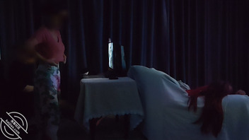 【母子乱伦】和妈妈在小姨背后偷情,妈妈最紧张的一次(视频贴)1