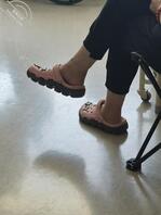 医院病房偷拍五十来岁护工阿姨1