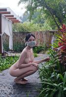 西安的火辣迷人魔鬼身材母狗大尺度户外露出自慰福利姬，户外露出，玩三人行2