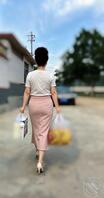 2.和老妈一起回家看姥爷,骚内裤在身后都能看到勒痕1