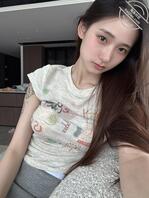 感觉脸上干干的，想要学长对着我打飞机，用学长的精液给我护肤0