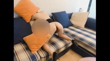 85后夫妻家中穿着高跟鞋做爱