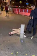 网传广州一女子被捡尸车震后丢在路上，看样子姿势真不差，就这么丢路上了？2