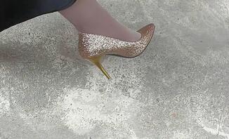 偷拍丝袜高跟熟女妈妈的骚脚1