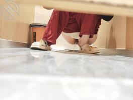 原创厕拍 红裤子眼镜女大2