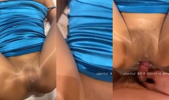 隔着肉丝袜放进去操骚逼