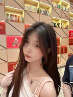 纹了个纹身，好像更骚了，爸爸们想怎么玩游佳雨这个肉便器呢，想被爸爸们凌辱