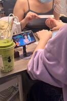 偷拍居家工作室美甲师1